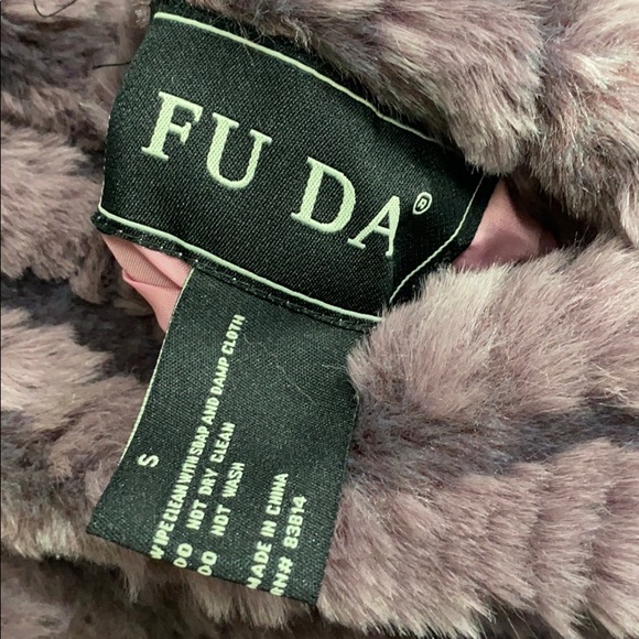 FUDA ~ Super Cute Reversible Faux Fur Zip Up Vest - Picture 7 of 9